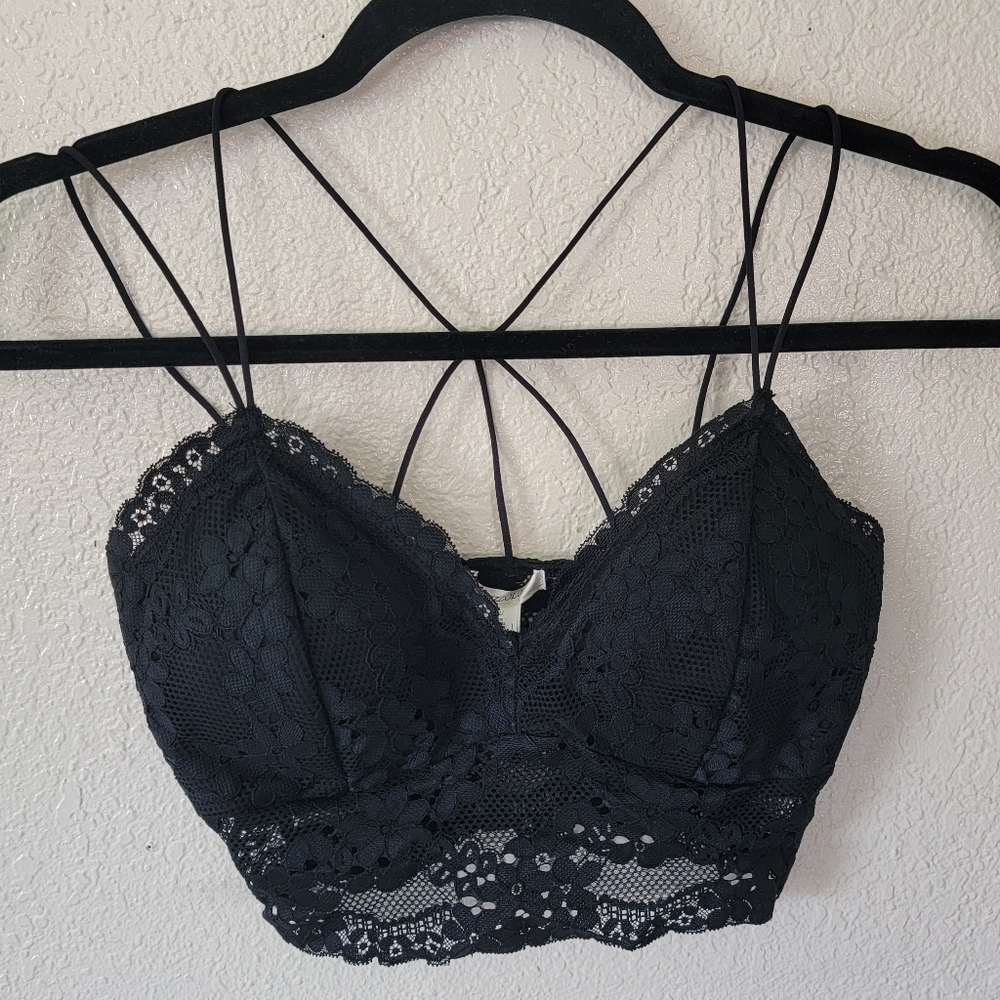 Bozzolo Cropped Top Black with Floral Pattern NEVER USED!!